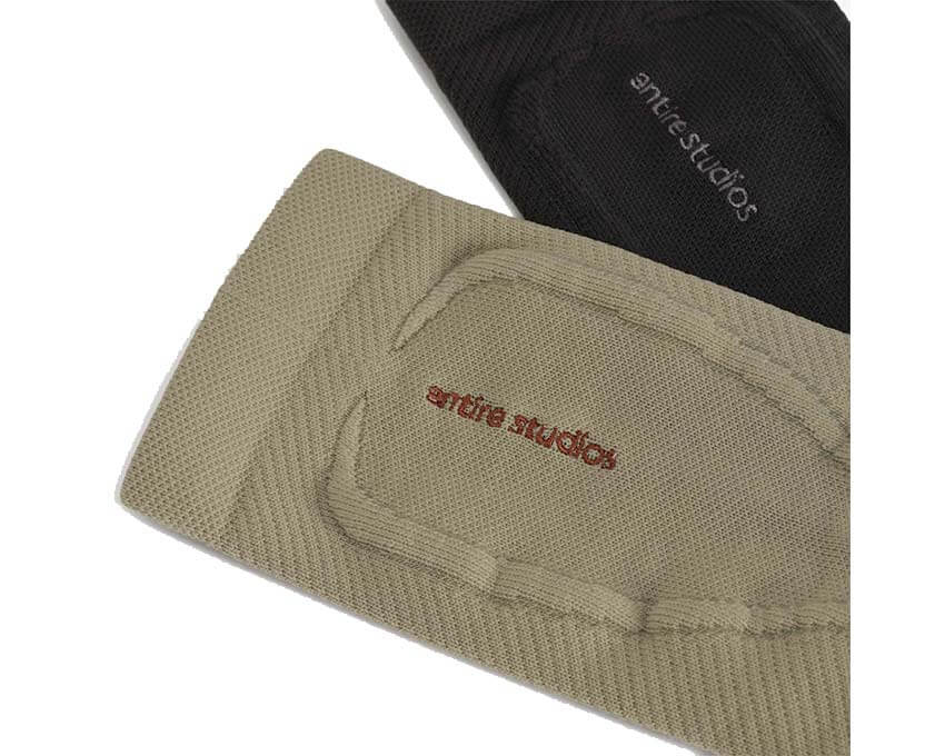Adidas x Entire Studios Regular Socks "Black/Grey" - chaussettes unisexe - vue portée