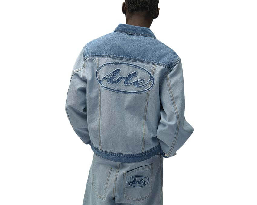 Arte Denim Inside/Out Jacket dettaglio — finitura reversibile e cuciture denim Arte