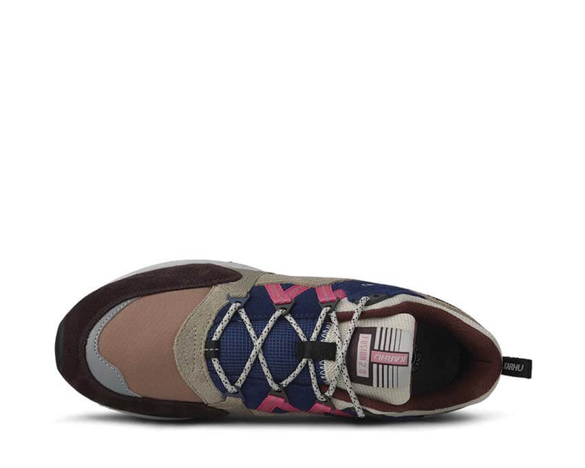 Karhu Fusion 2.0 Molé dettaglio — logo Karhu