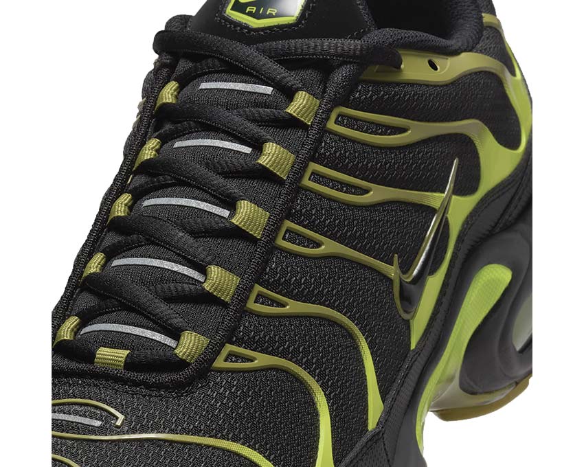 Nike Air Max Plus Black / Black - Cyber - Pacific Moss DM0032-010