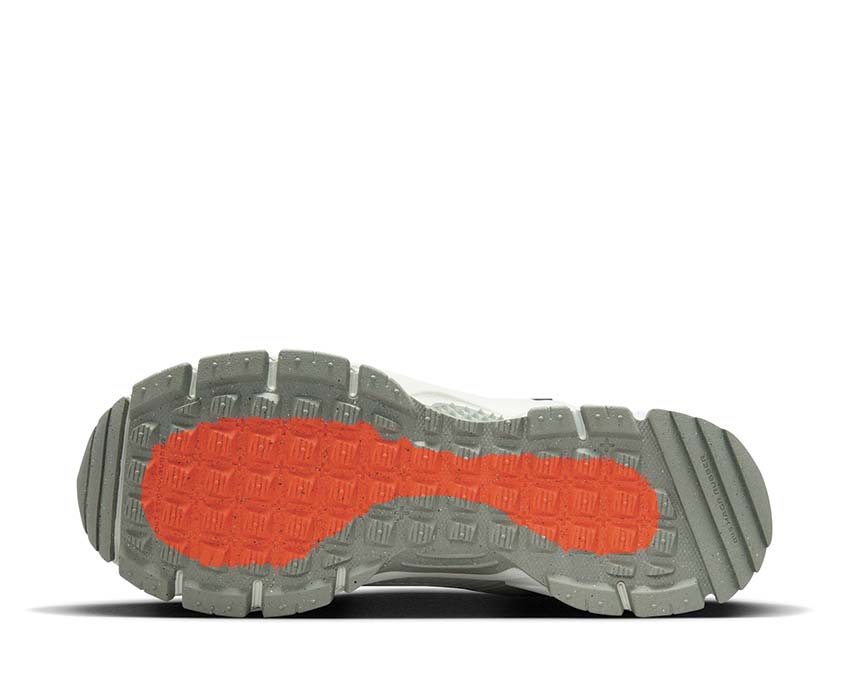 Nike Zoom Vomero Roam Black / Black - Light Silver - Jade Horizon FV2295-001