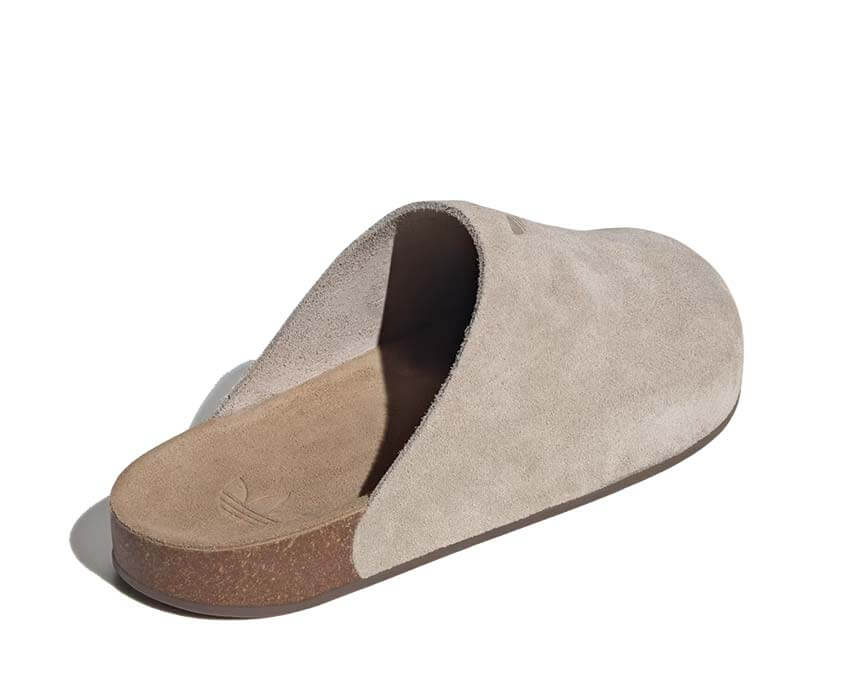 Adidas Adimule Wonder Beige dettaglio — tre bande Adidas logo colore neutro