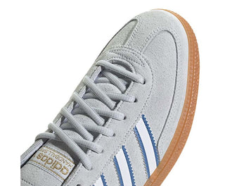 Adidas Handball Spezial Halo Blue vista lateral — silueta baja y banda blanca
