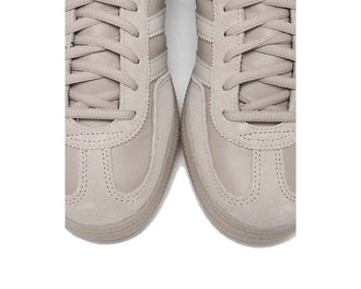 Adidas Handball Spezial Wonder Beige vista lateral — parte superior ante y cuero