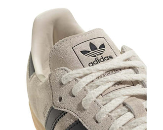 Adidas Samba OG Chalk White vista lateral — parte superior cuero blanco y ante