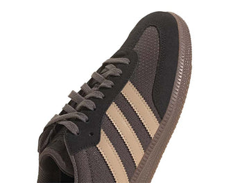 Adidas Samba OG Stone Khaki vista lateral — Three Stripes contrastante