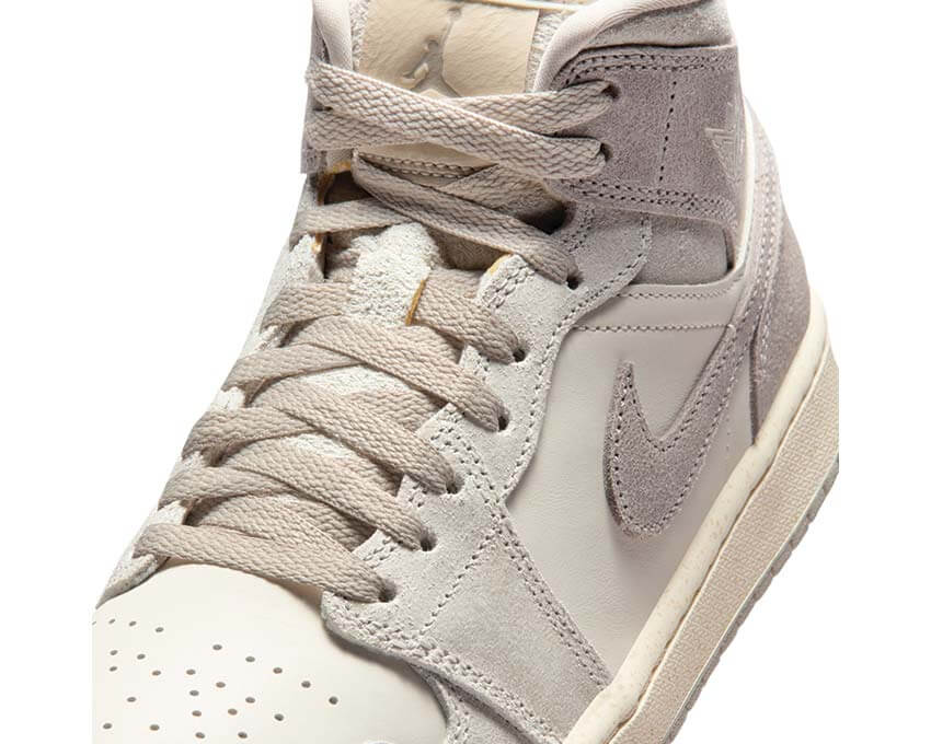 Air Jordan 1 Mid SE W IB7010-001