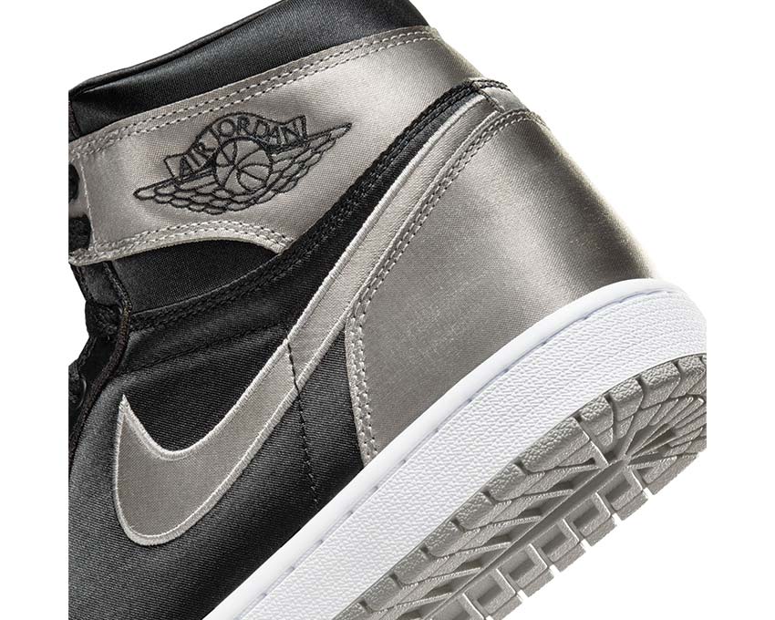 Air Jordan 1 Retro Hi OG Wmns Black / Medium Grey - White FD4810-010