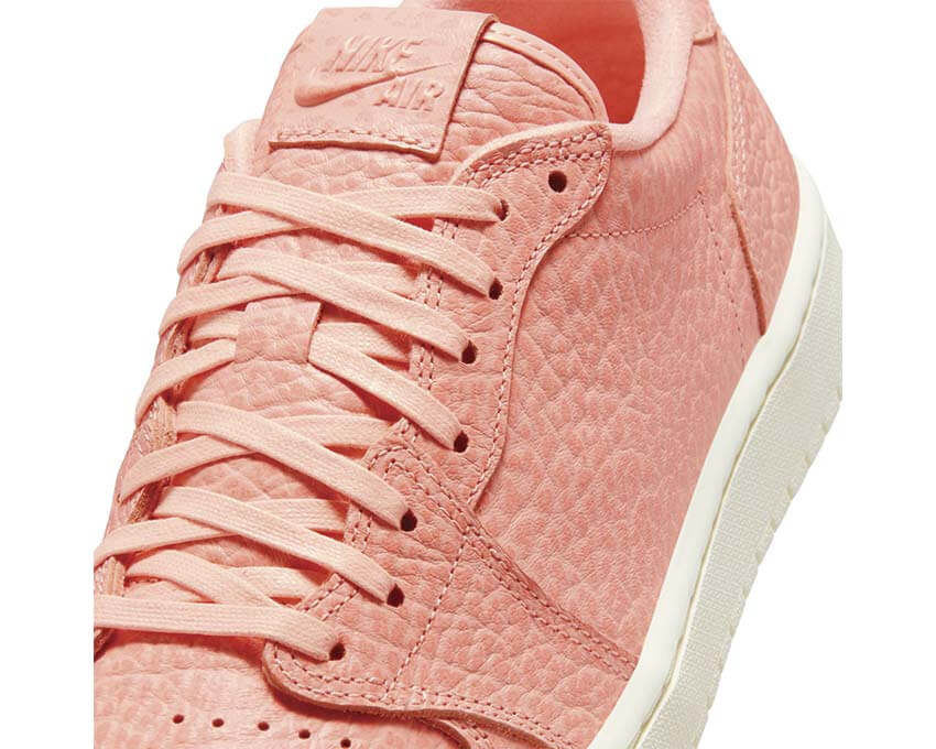 Air Jordan 1 Retro Low No Swoosh Arctic Orange — vista laterale arancio artico senza swoosh