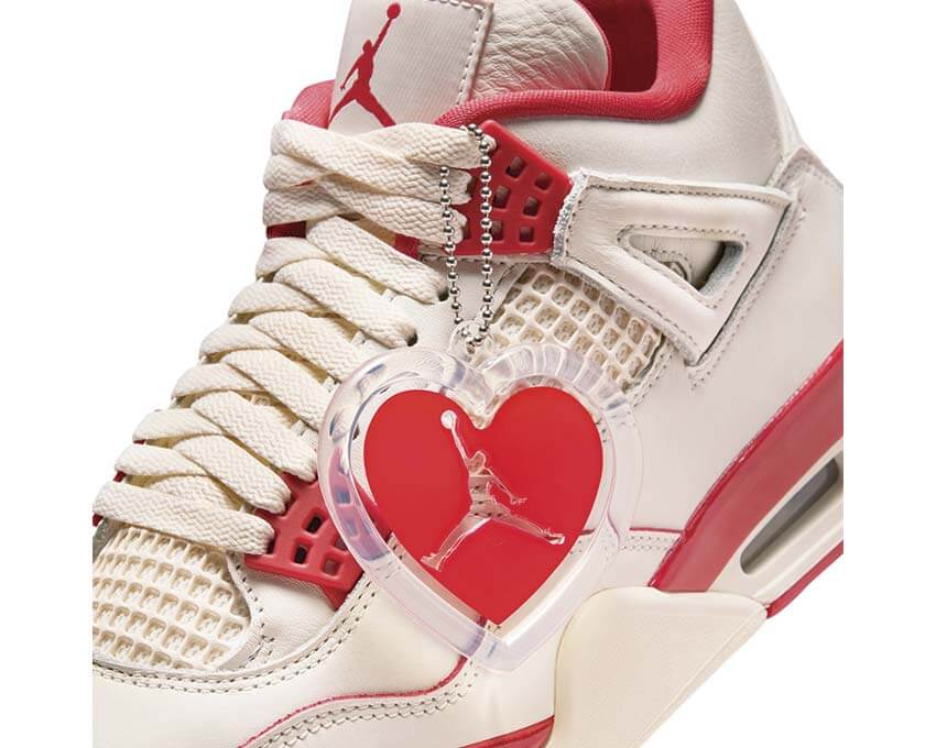 Air Jordan 4 Retro W Lover Letter vista laterale — tomaia rosa Valentine Jordan 4