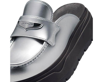 Air Jordan Mule SE W Metallic Silver — lateral view silver metallic mule