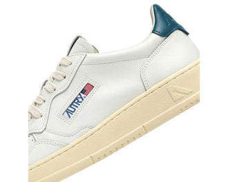 Autry Medalist Low Mallard Blue - vue latérale sneaker homme