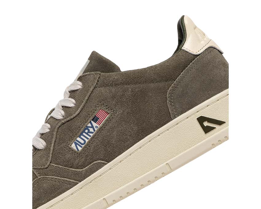 Autry Medalist Low Mistletoe / Off White Suede AULMUH04