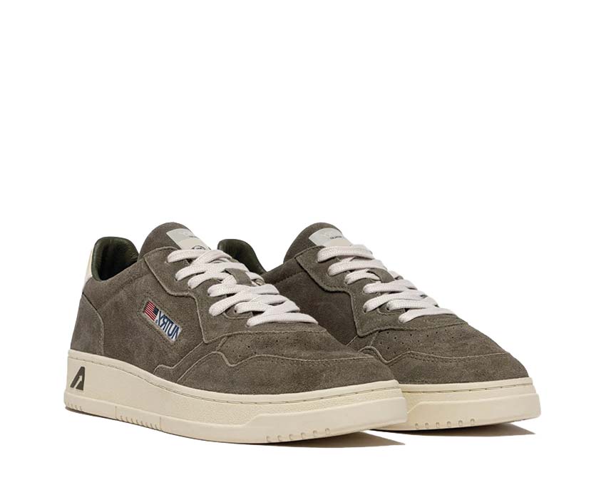 Autry Medalist Low Mistletoe / Off White Suede AULMUH04