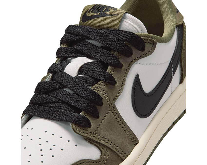 Jordan 1 Retro Low OG PS Medium Olive vista laterale — pelle olive preschool
