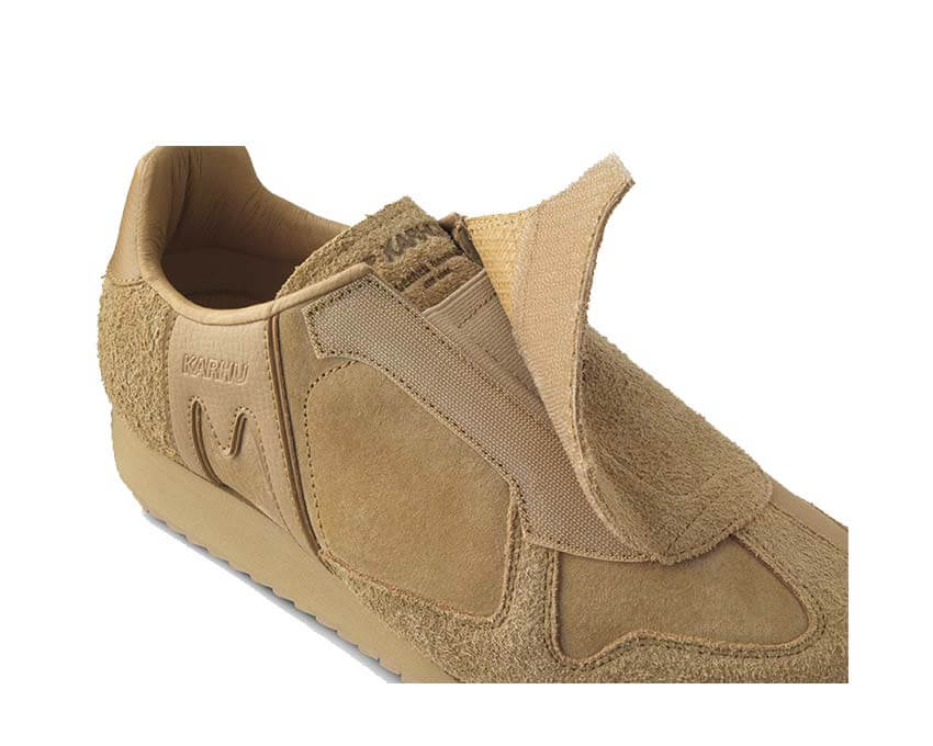 Karhu Mestari Slip-On Tobacco vista laterale — tomaia mesh slip-on