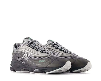 New Balance 1000 Black Silver vista lateral — parte superior cuero negro detalles plata