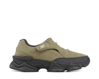 New Balance 8040 Dark Olivine — sneaker unisex ispirata al trail color oliva