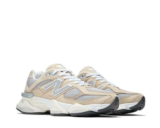 New Balance 9060 Beige vista lateral — superposiciones mesh y ante