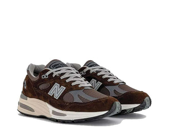 New Balance 991v2 Made in UK Slate Black vista lateral — silueta retro icónica