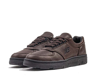 New Balance Allerdale Made in UK Chocolate Brown vista lateral — parte superior cuero grano completo