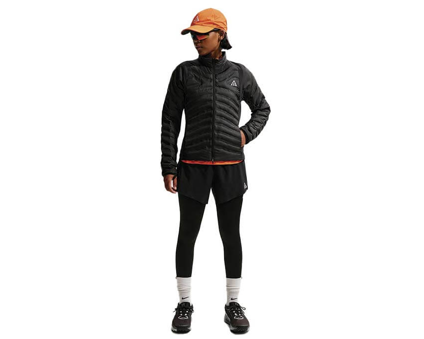 Nike ACG Lava Loft W Black vista posteriore — giacca outdoor donna nera isolata ACG