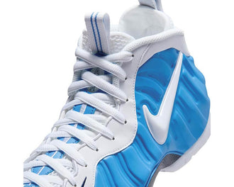 Nike Air Foamposite Pro University Blue vista laterale — guscio one-piece blu