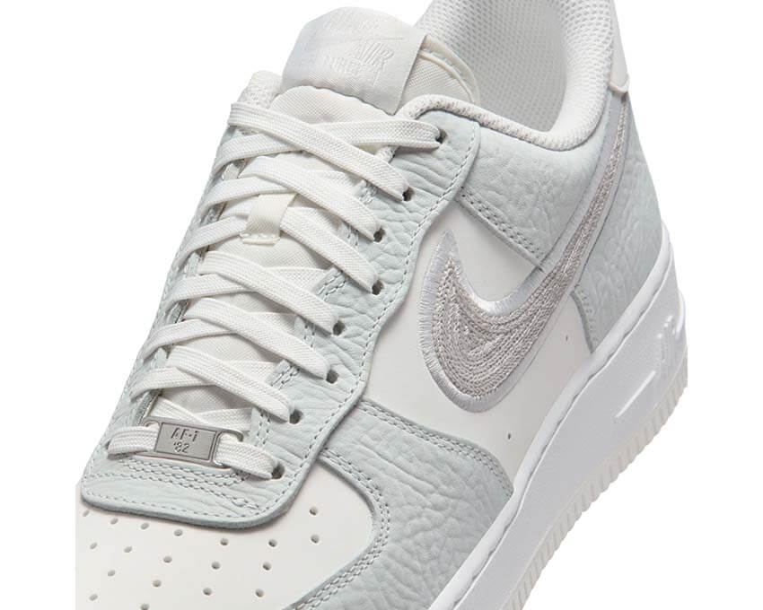 Nike Air Force 1 '07 Lv8 IB6842-100