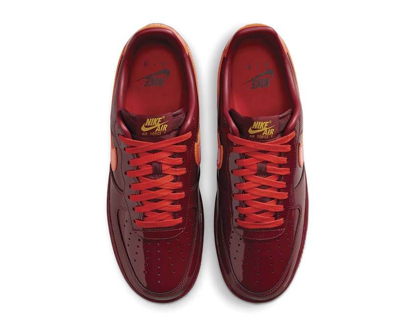 Nike Air Force 1 Low Dark Team Red — vista posteriore tallone