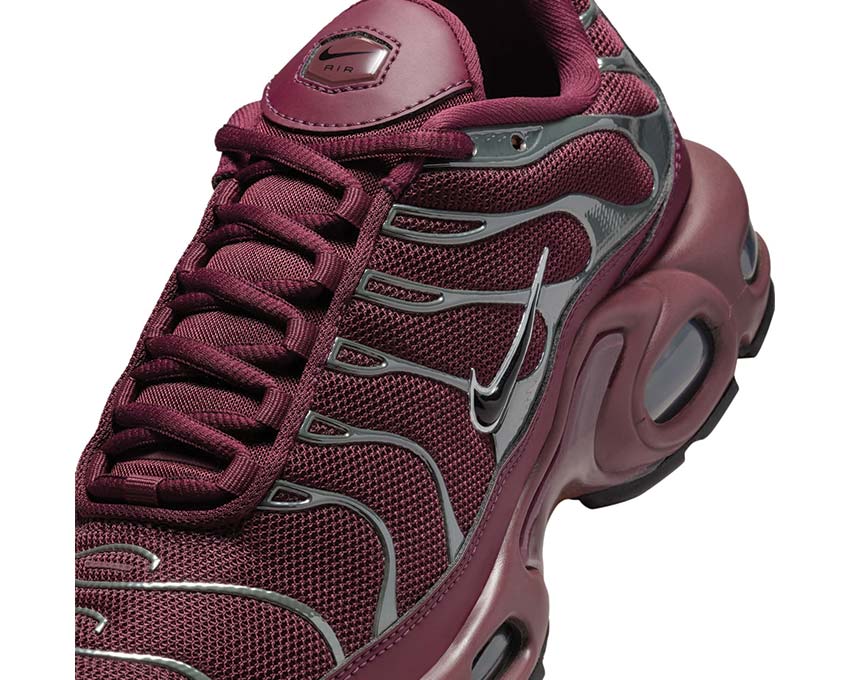 Nike Air Max Plus SE W Night Maroon / Black - Dark Team Red HJ9743-600