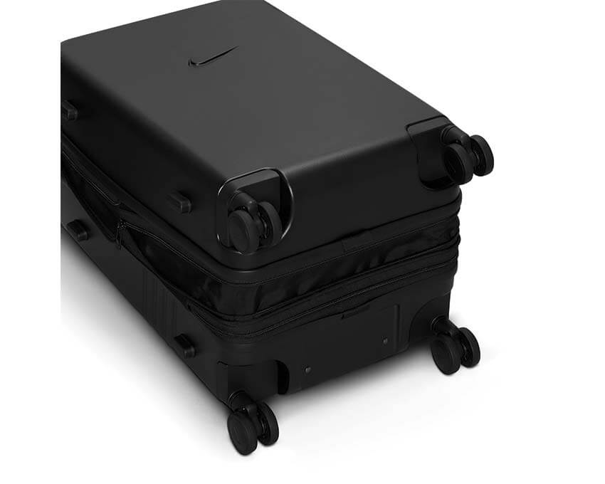Nike Carry-On Hardshell Luggage HV8584-010