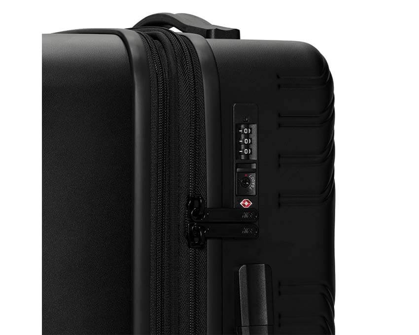 Nike Carry-On Hardshell Luggage HV8584-010