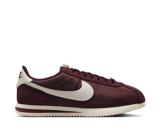 Nike Cortez W Burgundy Crush — zapatilla mujer burdeos cuero suela goma retro | noirfonce.eu