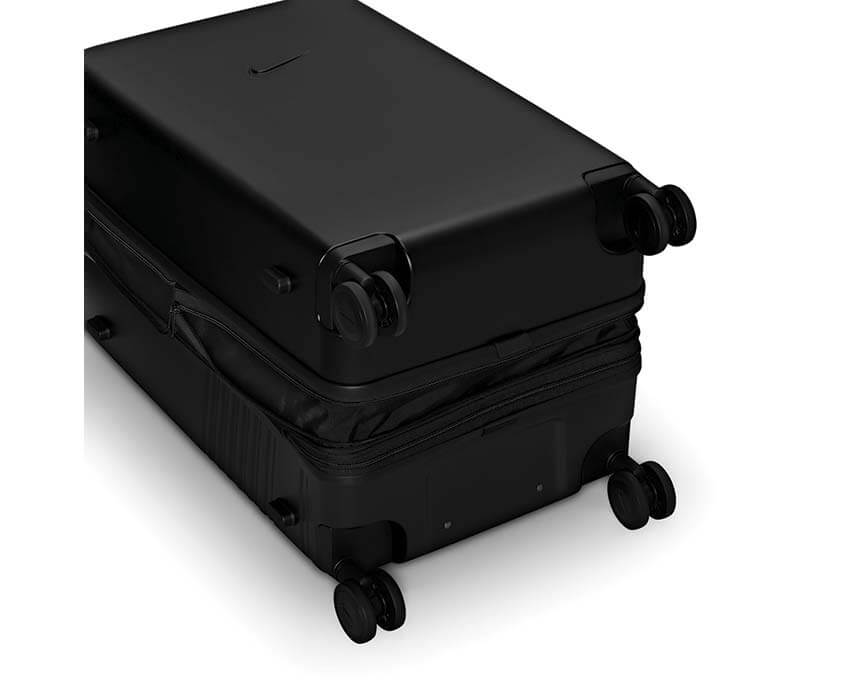 Nike Medium Checked Hardshell Luggage IO0771-010