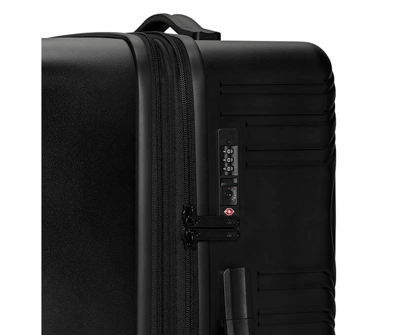 Nike Medium Checked Hardshell Luggage IO0771-010