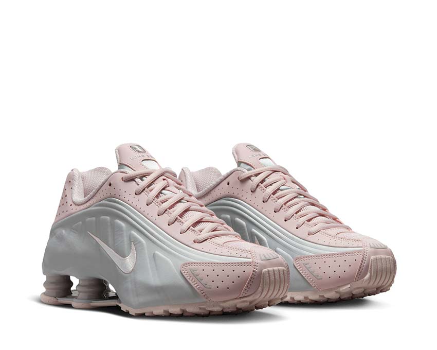 Nike Shox R4 Barely Rose / MTLC Platinum AR3565-600