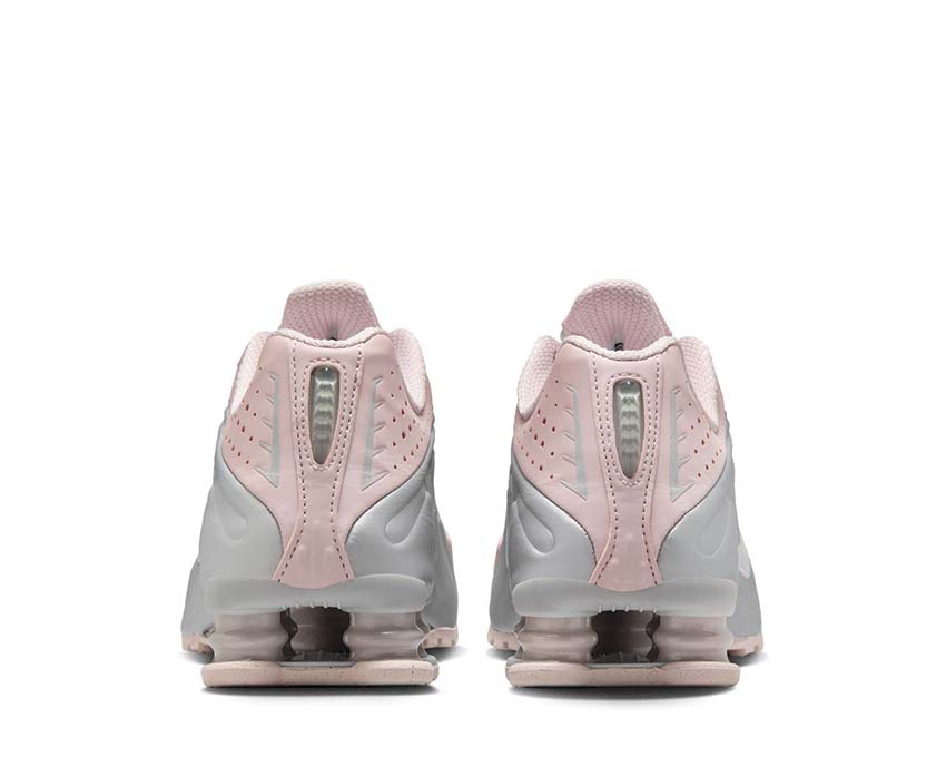 Nike Shox R4 Barely Rose / MTLC Platinum AR3565-600