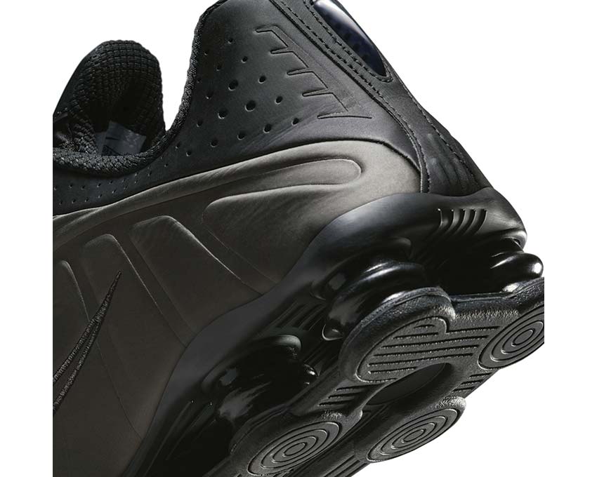 Nike Shox R4 Black / Black - Black - Bright Crimson HQ1988-001