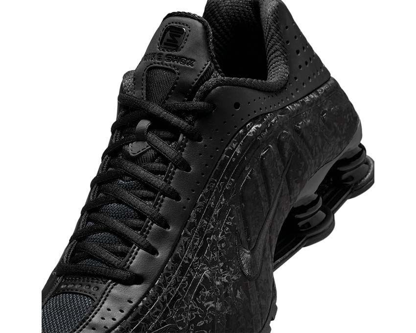 Nike Shox R4 W Black / DK Smoke Grey HV0934-002