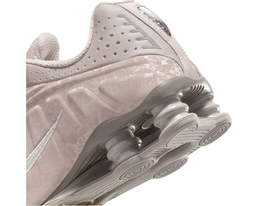  Nike Shox R4 W College Grey / Flat Pewter HV0934-001 