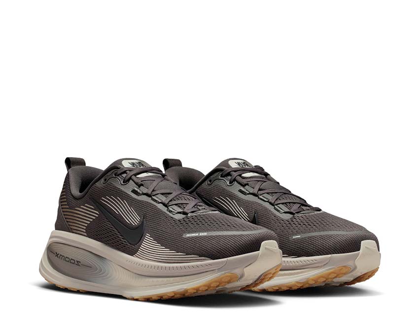  Nike Vomero 18 HM6803-215
