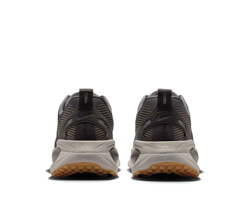  Nike Vomero 18 HM6803-215