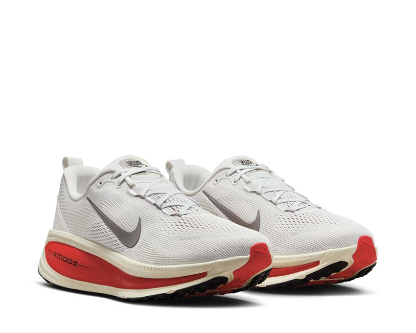 Nike Vomero 18 Platinum Tint / MTLC Pewter - Siren Red HM6803-001