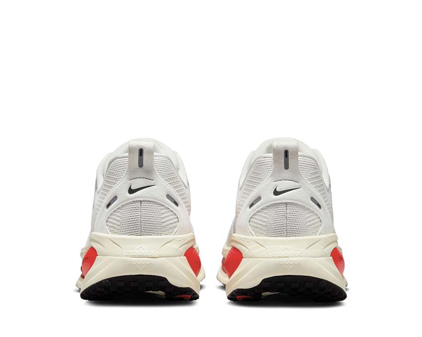 Nike Vomero 18 Platinum Tint / MTLC Pewter - Siren Red HM6803-001