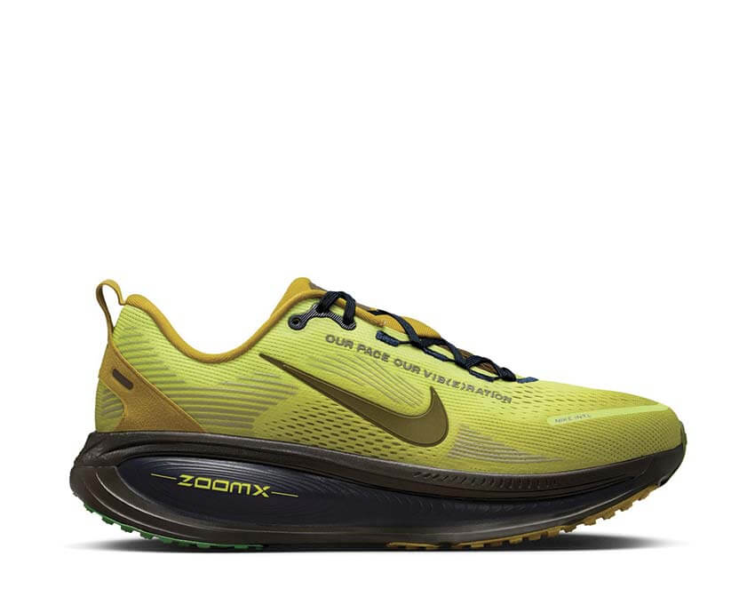 Nike Vomero 18 SE IQ3413-704