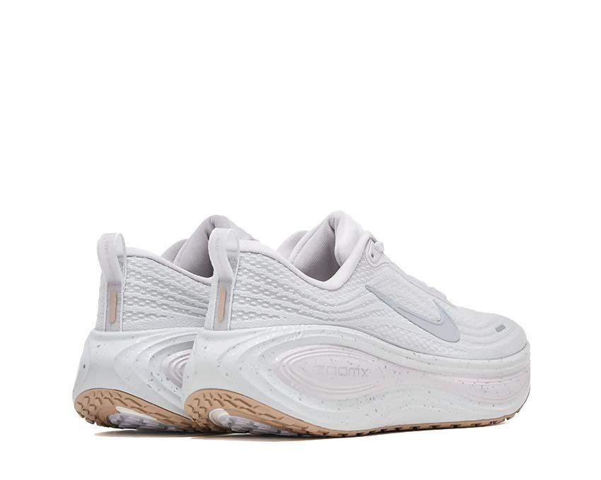  Nike Vomero Plus Speckle IO4323-001