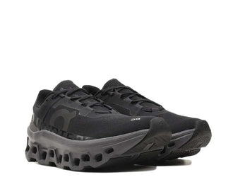 On Cloudmonster W Black/Magnet vista lateral — perfil amortiguación running mujer