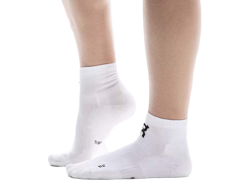 ON Core Run Sock Mid 2P White 2UF10070069