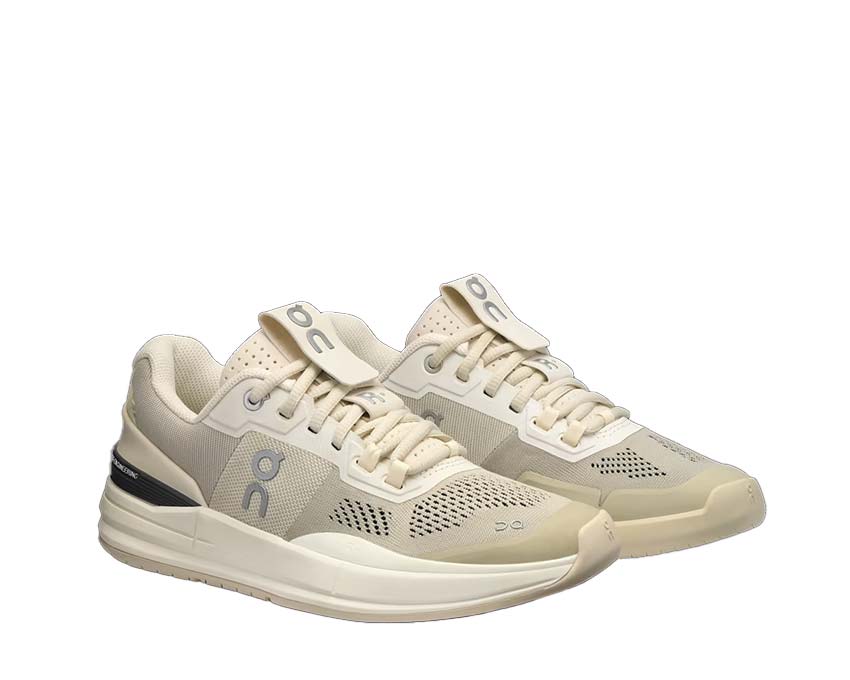 ON The Roger Pro W Sand / Ivory 4897664