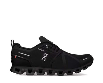 On Cloud 5 Waterproof Black — zapatilla running hombre CloudTec impermeable
